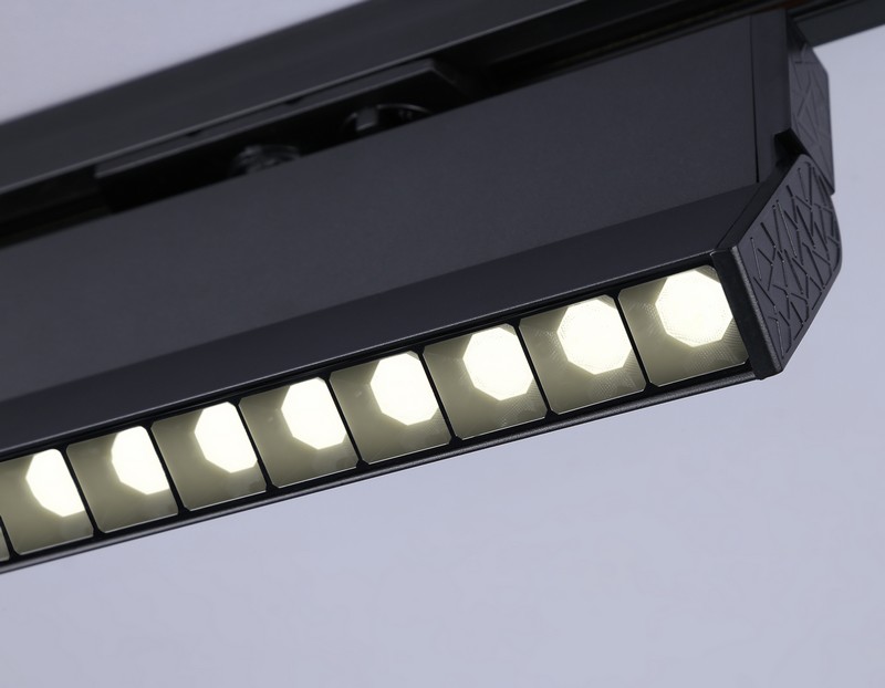 Трековый однофазный светодиодный светильник Ambrella Light GL6817 Трековый однофазный светодиодный светильник Ambrella Light GL6817