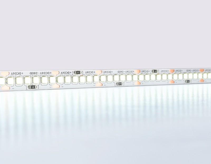Светодиодная лента Ambrella Light GS3303 2835 240Led /18W m/ 24V IP20 6500K 5m Ambrella Light GS3303 Светодиодная лента Ambrella Light GS3303 2835 240Led /18W m/ 24V IP20 6500K 5m Ambrella Light GS3303