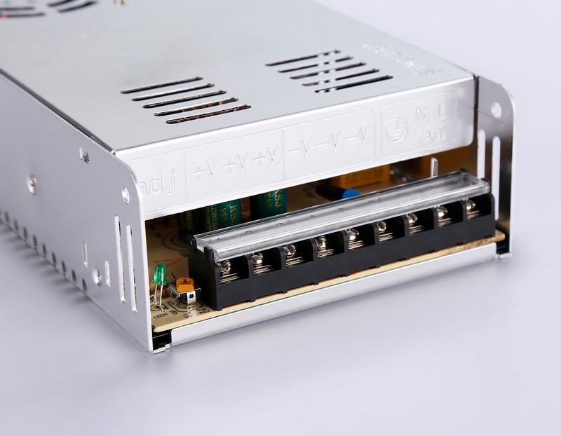 Блок питания для светодиодной ленты 12V 400W 33.3A IP20 90-260V 215*115*50 GS9552 Ambrella Light GS9552 Блок питания для светодиодной ленты 12V 400W 33.3A IP20 90-260V 215*115*50 GS9552 Ambrella Light GS9552