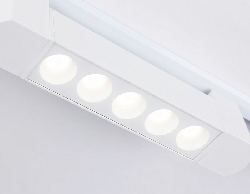 Трековый однофазный светодиодный светильник Ambrella Light GL6700 Трековый однофазный светодиодный светильник Ambrella Light GL6700