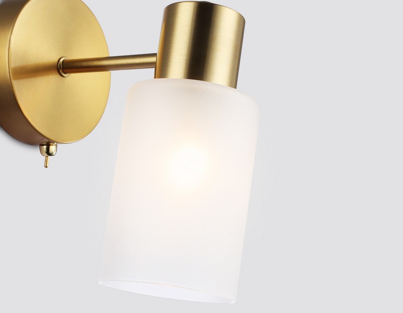 Настенный светильник с выключателем на корпусе Ambrella Light TR9586 Настенный светильник с выключателем на корпусе Ambrella Light TR9586
