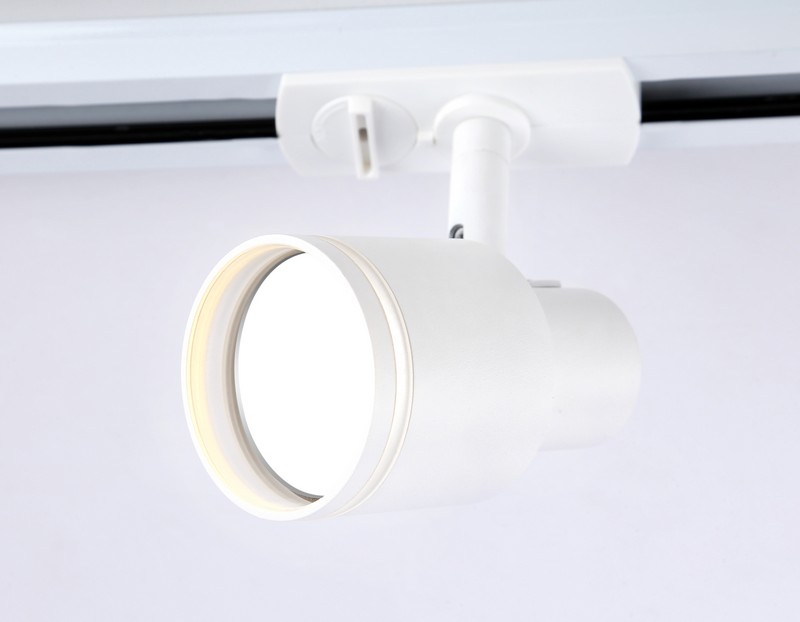 Трековый однофазный светильник со сменной лампой GU10 Ambrella Light GL5205 Трековый однофазный светильник со сменной лампой GU10 Ambrella Light GL5205