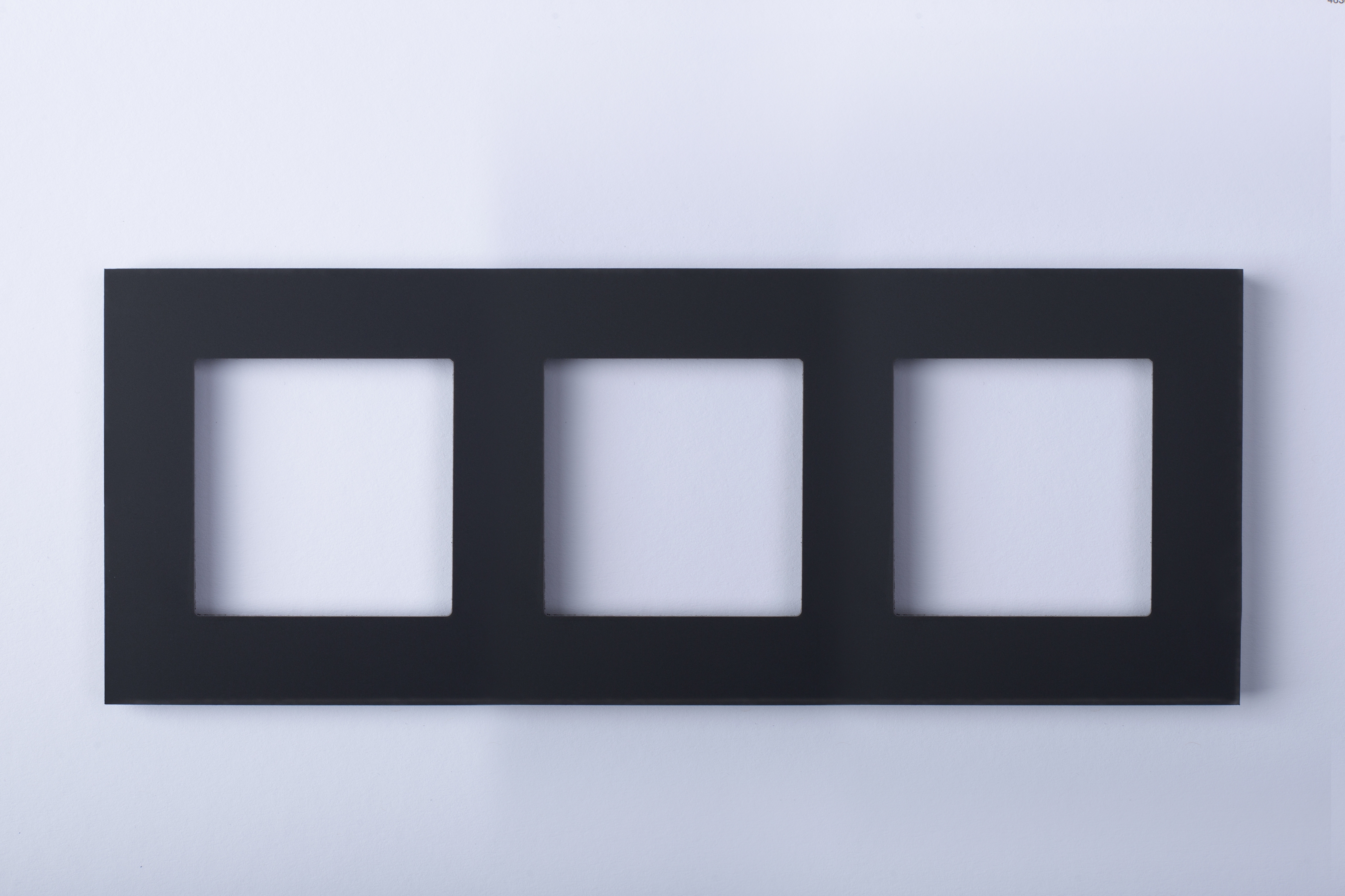 Рамка трёхпостовая, чёрная, матовая, Plexiglass, коллекция "Патина" CGSS PT-P103-BCM