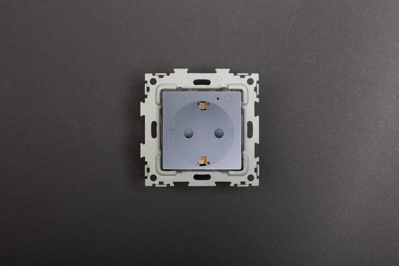 Розетка электрическая серая платина с заземлением 16А на стандарте ZigBee CGSS GL-W160A-ZB-GPG