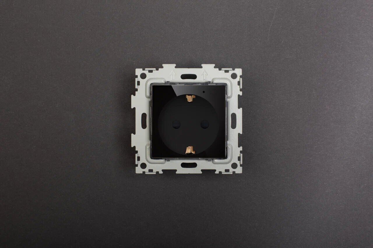 Розетка электрическая черная с заземлением 16А на стандарте ZigBee CGSS GL-W160A-ZB-BCG