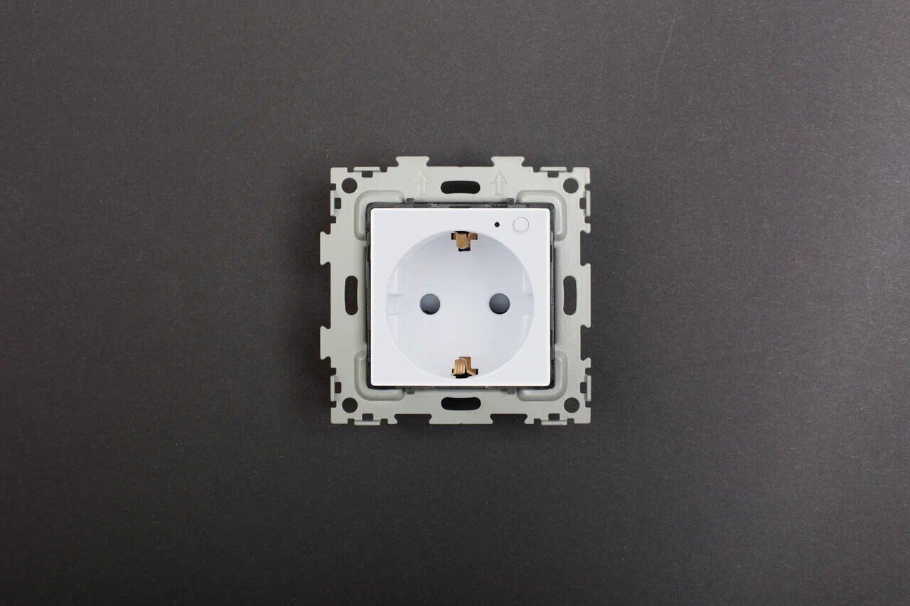 Розетка электрическая белая с заземлением 16А на стандарте ZigBee CGSS GL-W160A-ZB-WCG